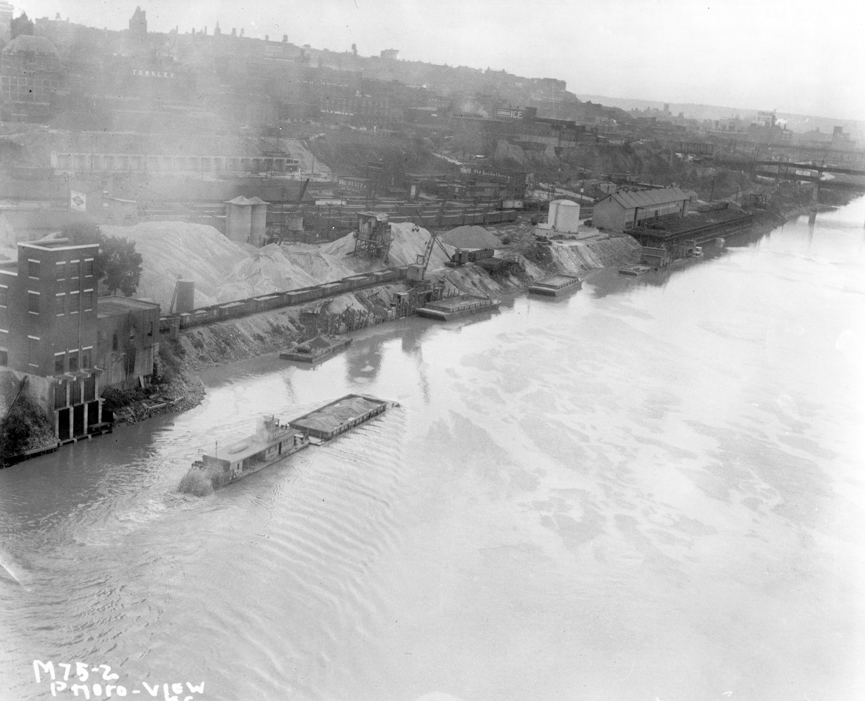 Riverfront area showing sand dredging operations, 1930. KANSAS CITY PUBLIC LIBRARY