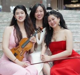 3 women with violin