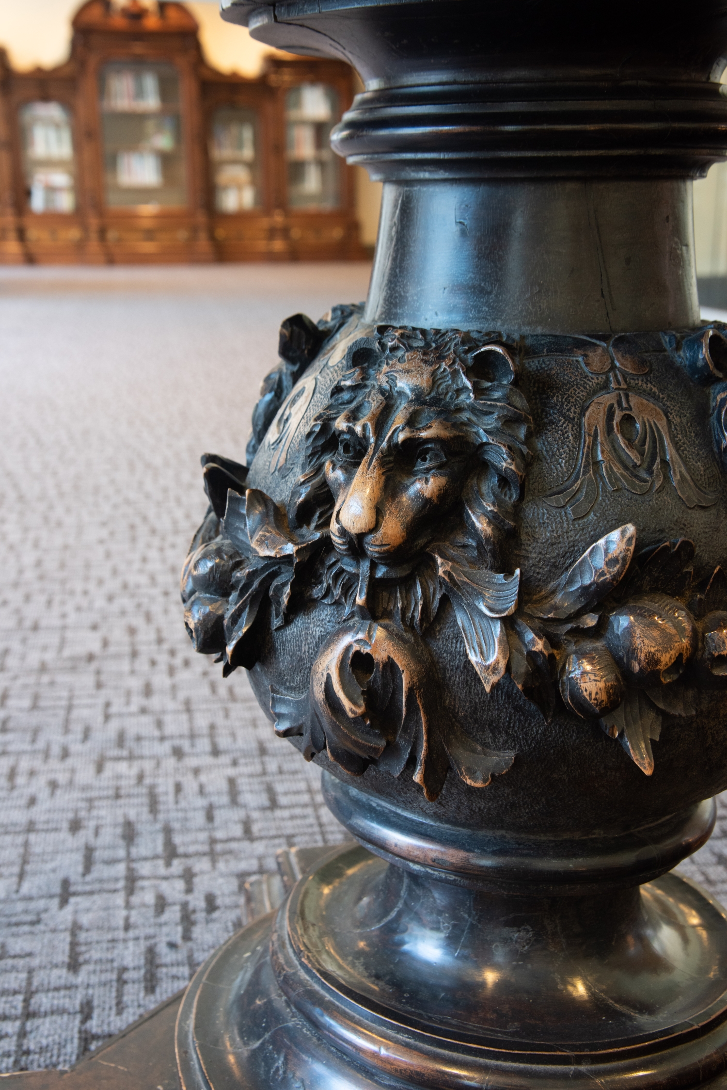 19 c. Pedestal Table, lion