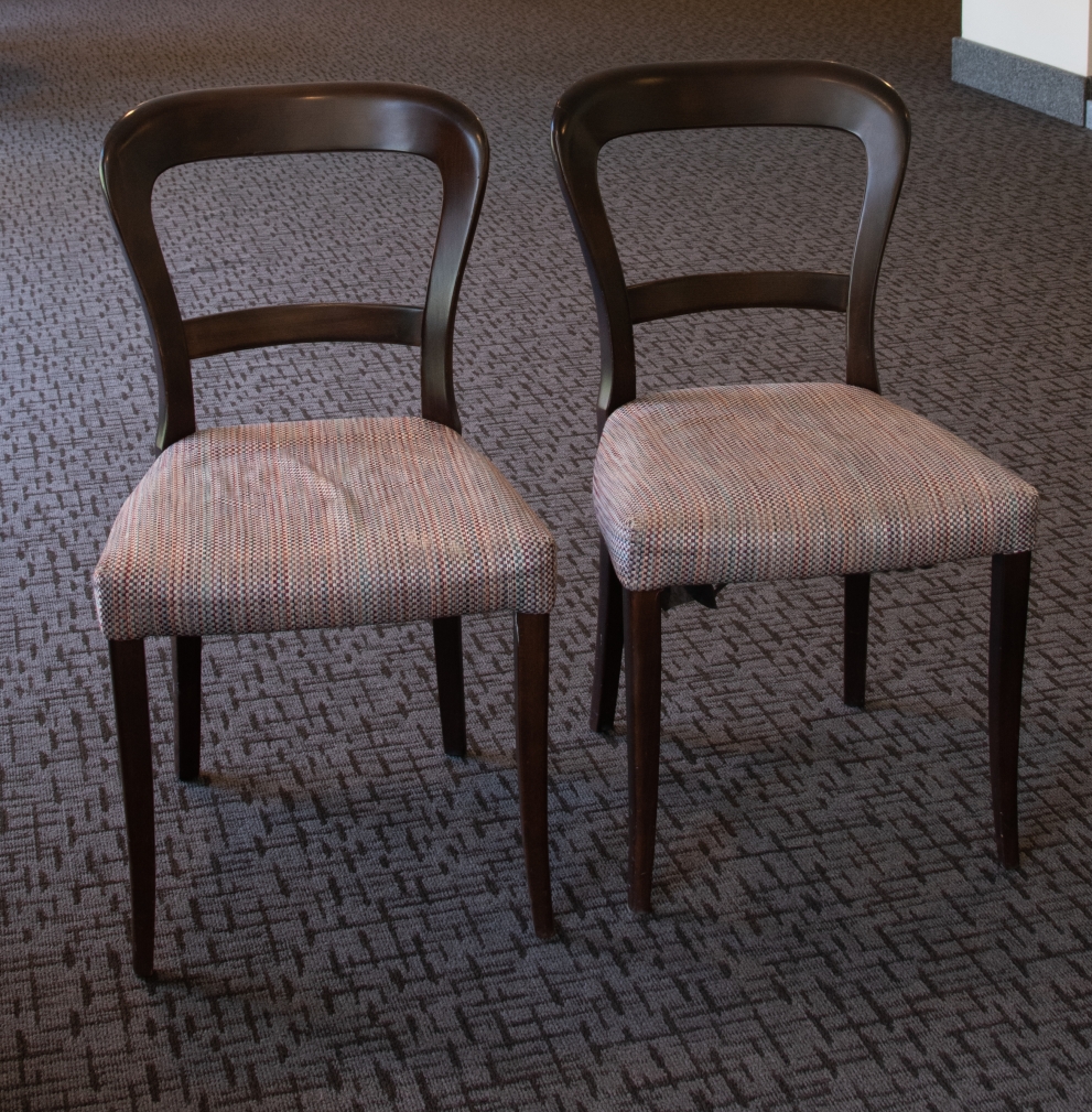 19 c. Pedestal Table, chairs 19 c. Pedestal Table, chairs
