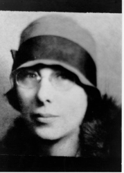 Kansas City architect Nelle Peters wearing a hat.